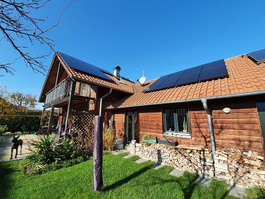 Hier findest du eine Auswahl der Solarkraftwerke unserer zufriedenen Kunden.